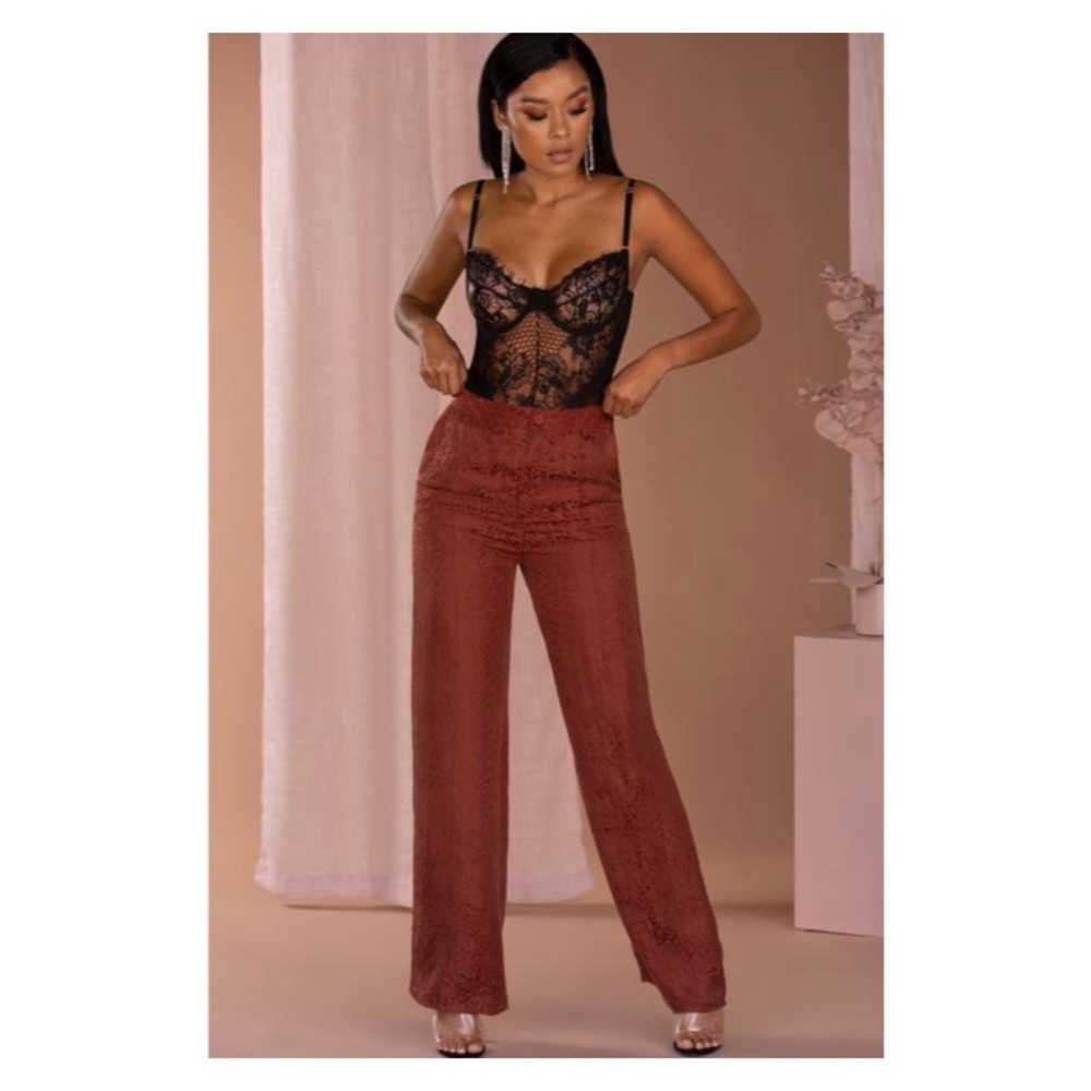 MISS LOLA Trousers/Pants in rust color NEW WITH TAGS Size S